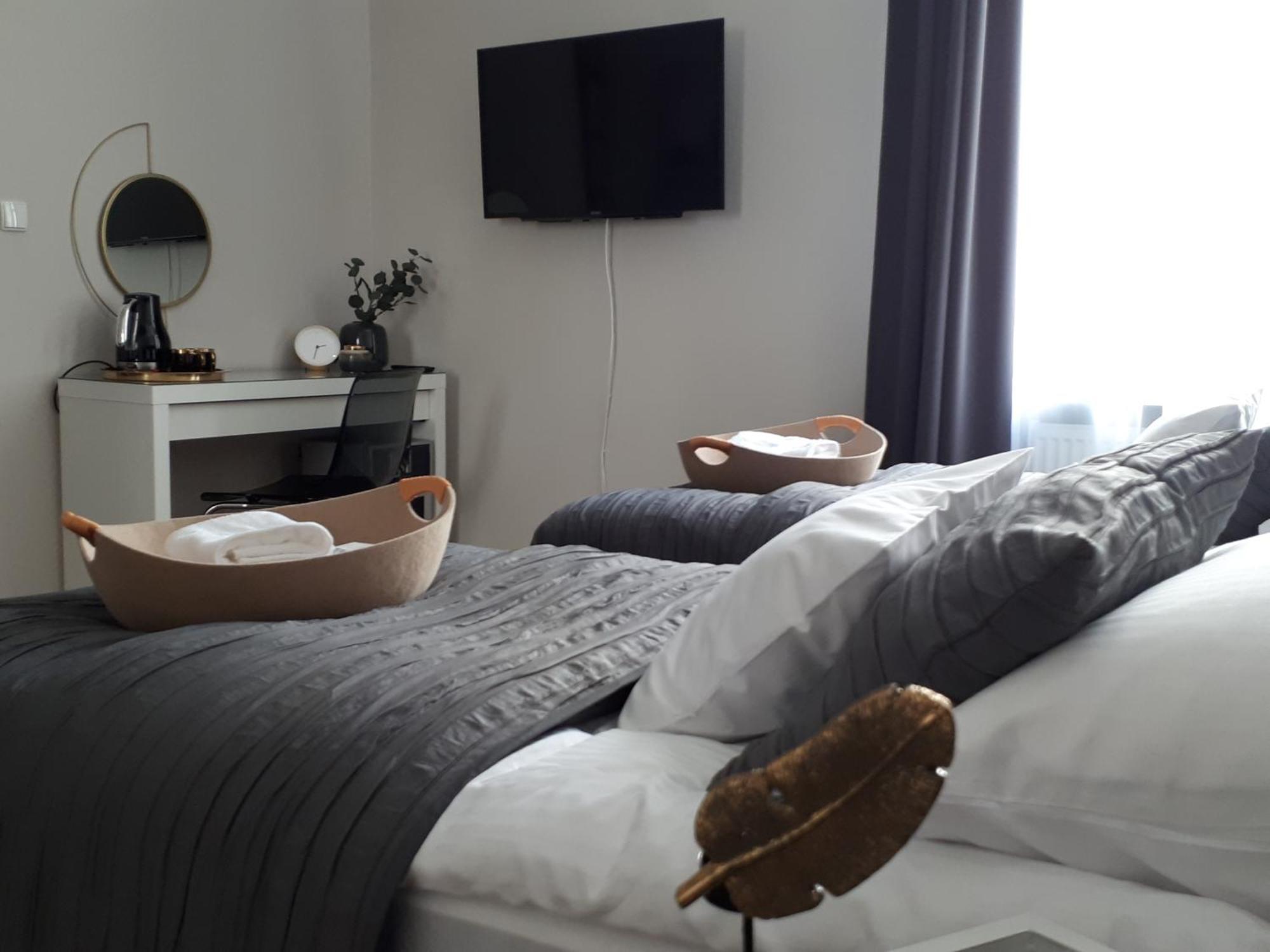 Marzec Apartamenty Gniezno Room photo